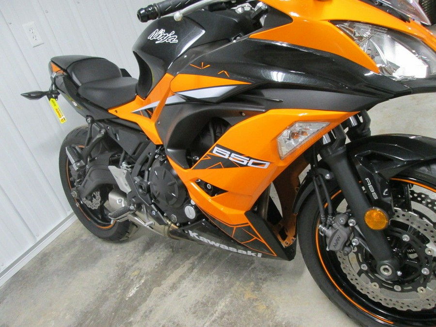 2019 Kawasaki Ninja® 650 ABS Candy Orange/Metallic Spark Black