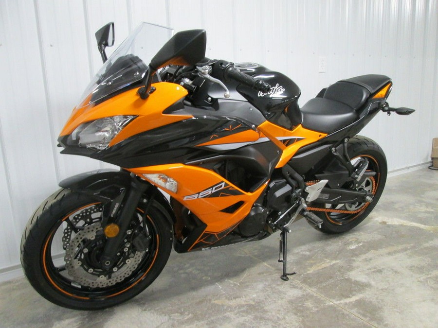 2019 Kawasaki Ninja® 650 ABS Candy Orange/Metallic Spark Black