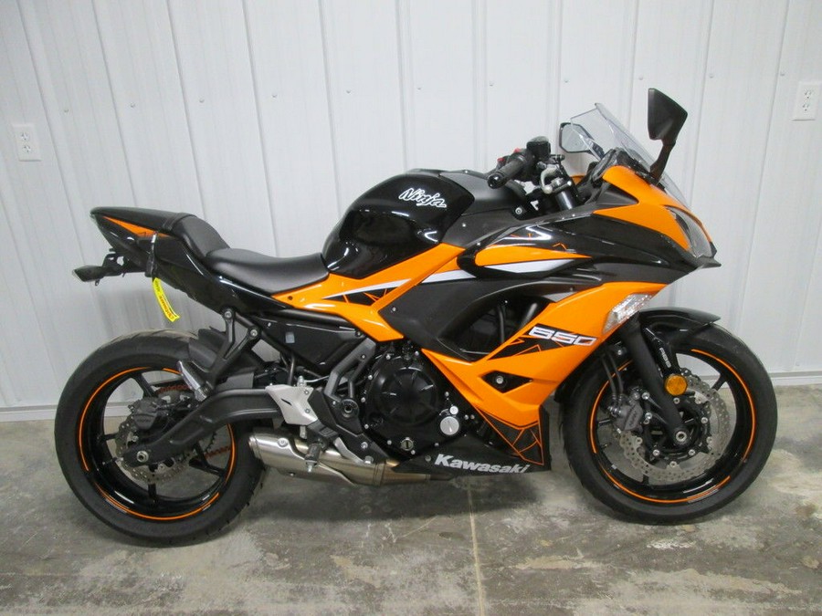 2019 Kawasaki Ninja® 650 ABS Candy Orange/Metallic Spark Black