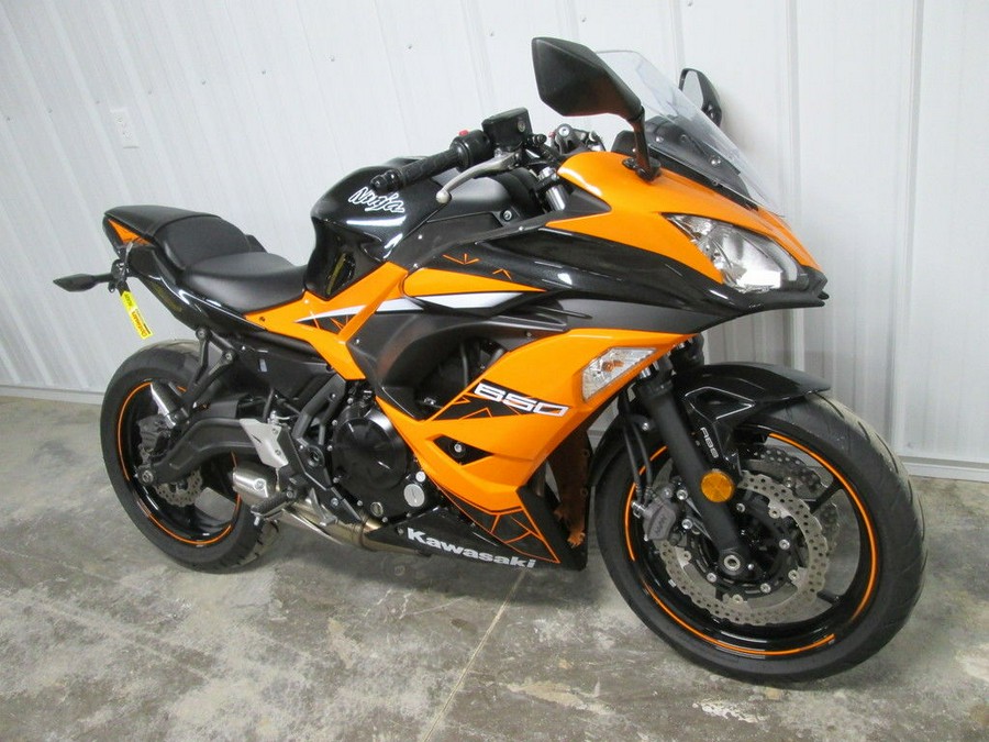 2019 Kawasaki Ninja® 650 ABS Candy Orange/Metallic Spark Black
