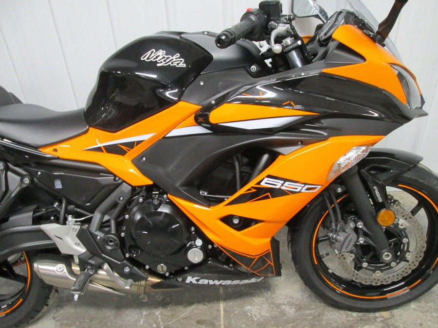 2019 Kawasaki Ninja® 650 ABS Candy Orange/Metallic Spark Black