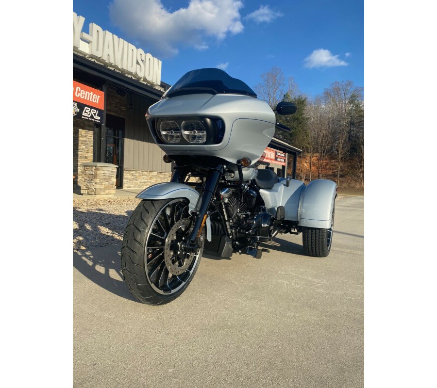 2024 Harley-Davidson Road Glide 3 Atlas Silver Metallic – Black Finish