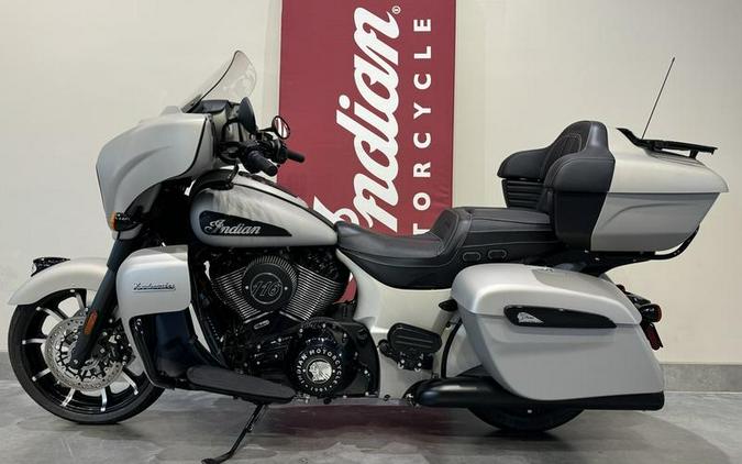 2023 Indian Motorcycle® Roadmaster® Dark Horse® Silver Quartz Smoke