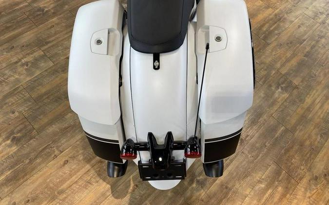 2024 Indian Motorcycle® Chieftain® Dark Horse® Ghost White Metallic Smoke