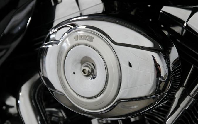 2011 HARLEY DAVIDSON Road King Classic