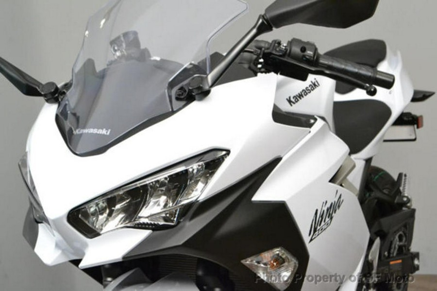 2020 Kawasaki Ninja® 400 ABS Pearl Blizzard White