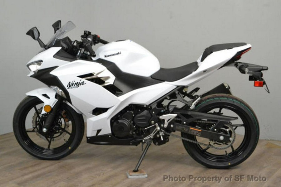 2020 Kawasaki Ninja® 400 ABS Pearl Blizzard White