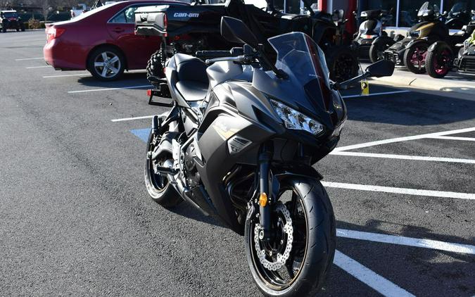 2023 Kawasaki Ninja® 650 Metallic Matte Graphenesteel Gray/Ebony