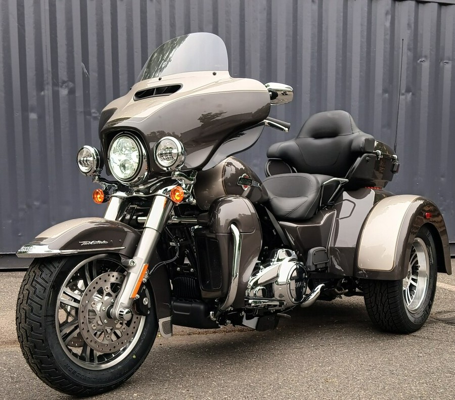 2023 FLHTCUTG Tri Glide Ultra