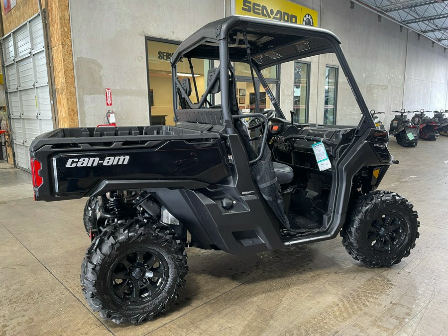 2023 Can-Am Defender XT HD10