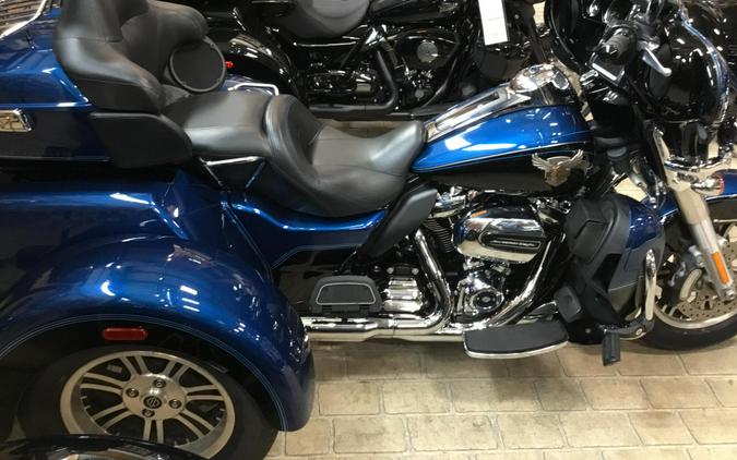 2018 Harley-Davidson® 115th Anniversary Tri Glide® Ultra Legend Blue/Vivid Black