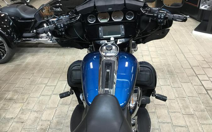 2018 Harley-Davidson® 115th Anniversary Tri Glide® Ultra Legend Blue/Vivid Black