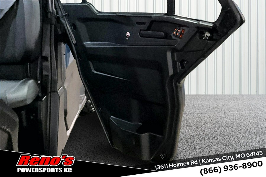 2026 Can-Am Defender MAX XT CAB HD11