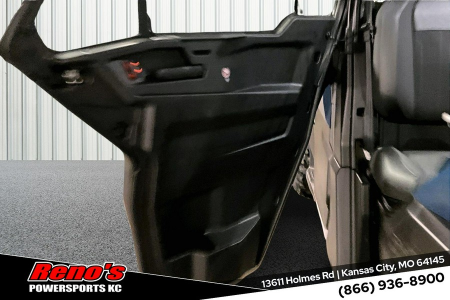 2026 Can-Am Defender MAX XT CAB HD11