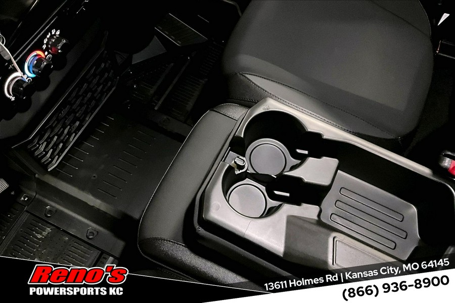 2026 Can-Am Defender MAX XT CAB HD11