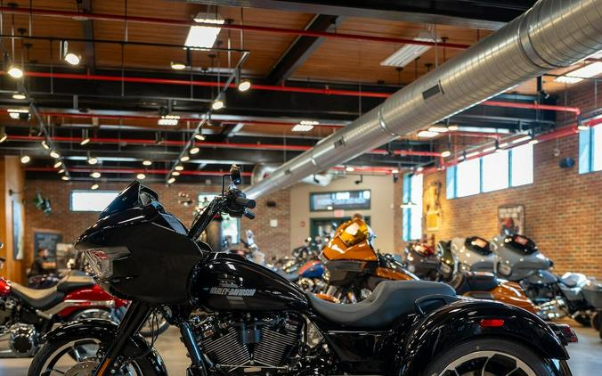 Harley-Davidson® Road Glide 3 2026 FLTRT 34683622 VIVID BLACK
