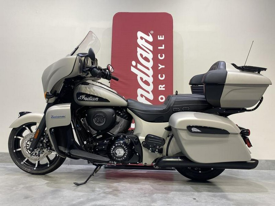 2023 Indian Motorcycle® Roadmaster® Dark Horse® Silver Quartz Smoke