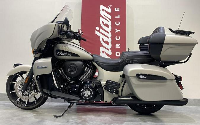 2023 Indian Motorcycle® Roadmaster® Dark Horse® Silver Quartz Smoke