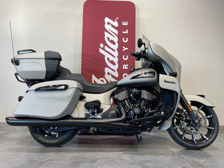 2023 Indian Motorcycle® Roadmaster® Dark Horse® Silver Quartz Smoke