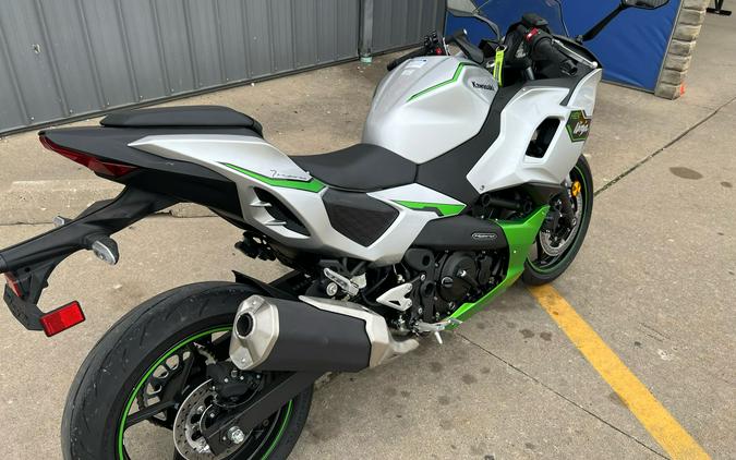 2024 Kawasaki Ninja 7 Hybrid ABS