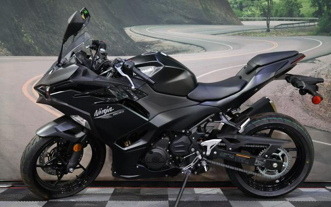 2026 Kawasaki Ninja® 500
