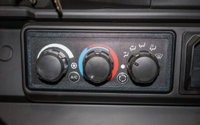 2026 Can-Am Defender XT CAB HD11