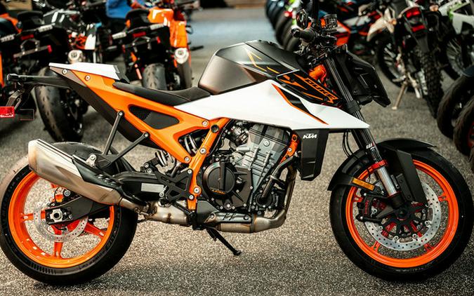 2026 KTM Duke 990 R