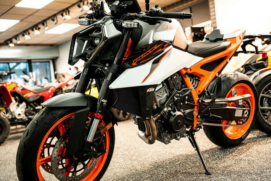 2026 KTM Duke 990 R