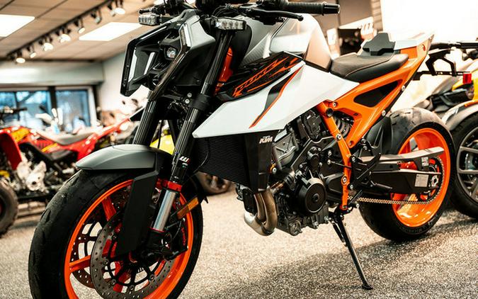 2026 KTM Duke 990 R