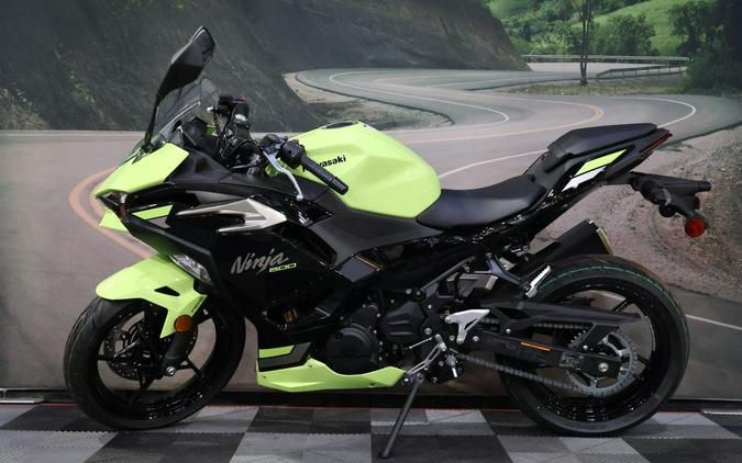 2026 Kawasaki Ninja® 500 ABS Metallic Yellowish Green/Ebony