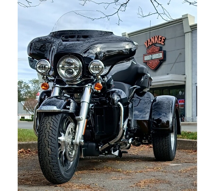 2023 FLHTCUTG Tri Glide Ultra