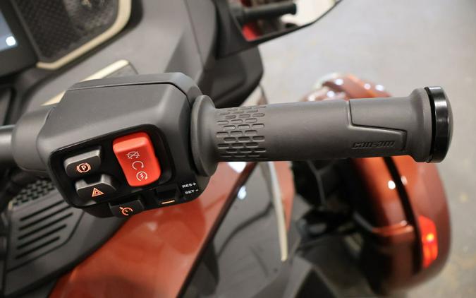 2026 Can-Am® Spyder RT Sea-to-Sky Mars Red