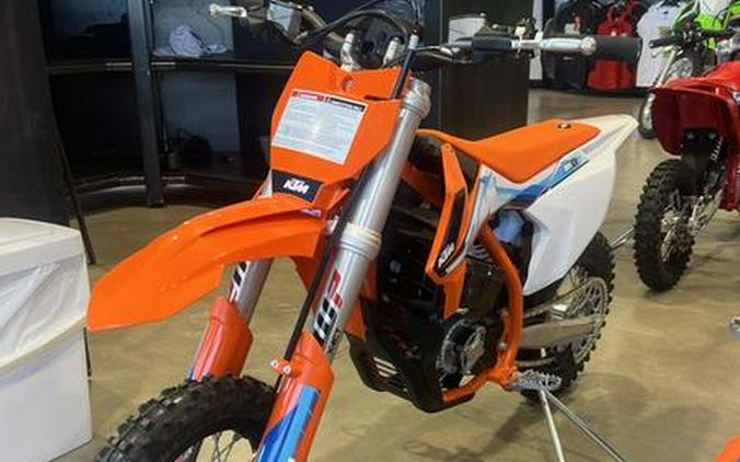 2023 KTM SX-E 3 First Look [Just In Time For Christmas]