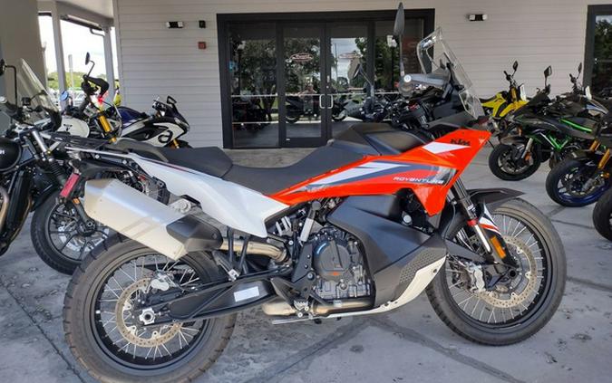 2023 KTM Adventure 890