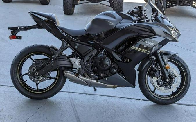 2024 Kawasaki Ninja® 650 ABS Metallic Matte Dark Gray/Metallic Spark Black