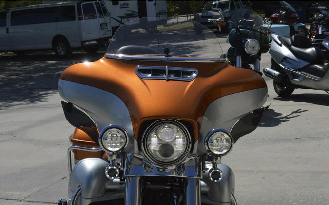 2014 Harley-Davidson® FLHTK Electra Glide® Ultra Limited - Two-Tone