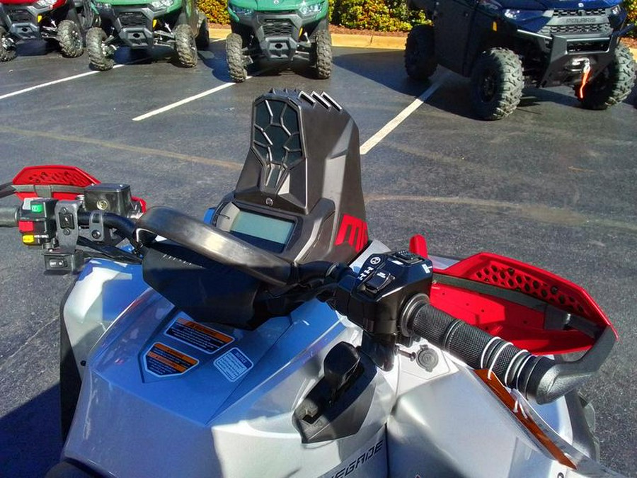 2026 Can-Am® Renegade X mr 1000 R Hyper Silver & Legion Red