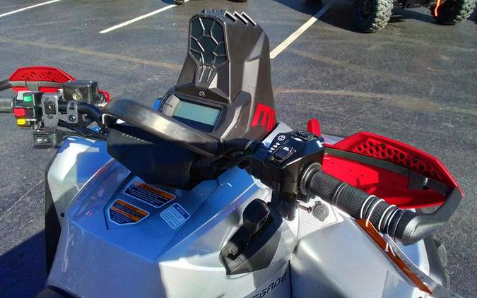 2026 Can-Am® Renegade X mr 1000 R Hyper Silver & Legion Red