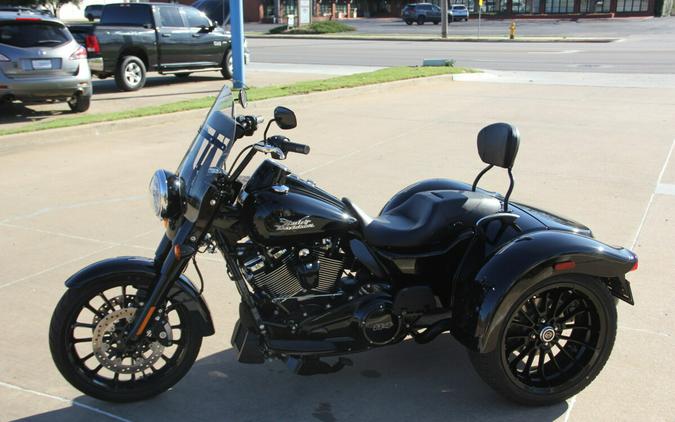 2025 Harley-Davidson Freewheeler Vivid Black
