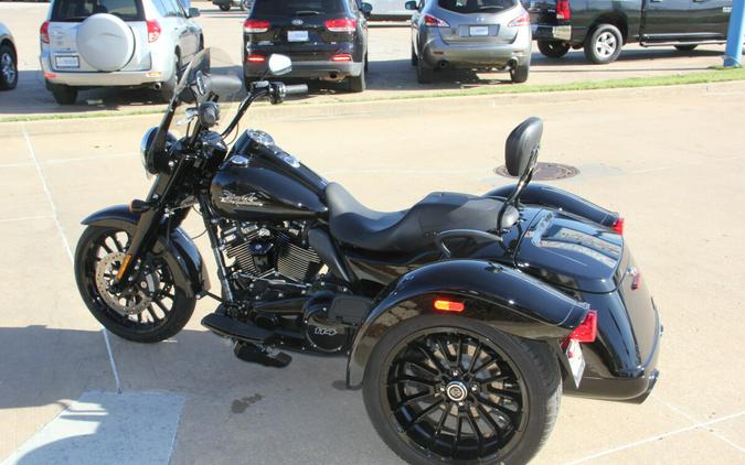 2025 Harley-Davidson Freewheeler Vivid Black