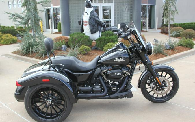 2025 Harley-Davidson Freewheeler Vivid Black