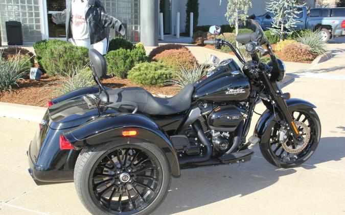 2025 Harley-Davidson Freewheeler Vivid Black