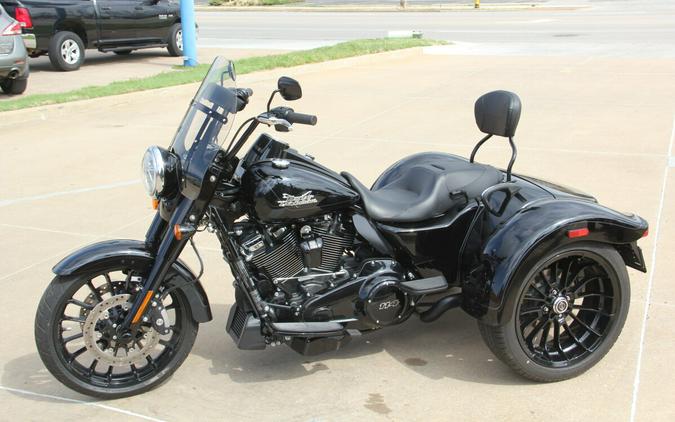 2025 Harley-Davidson Freewheeler Vivid Black
