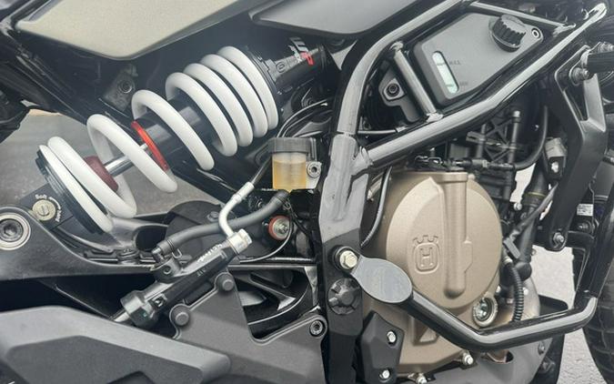 2024 Husqvarna SVARTPILEN 401