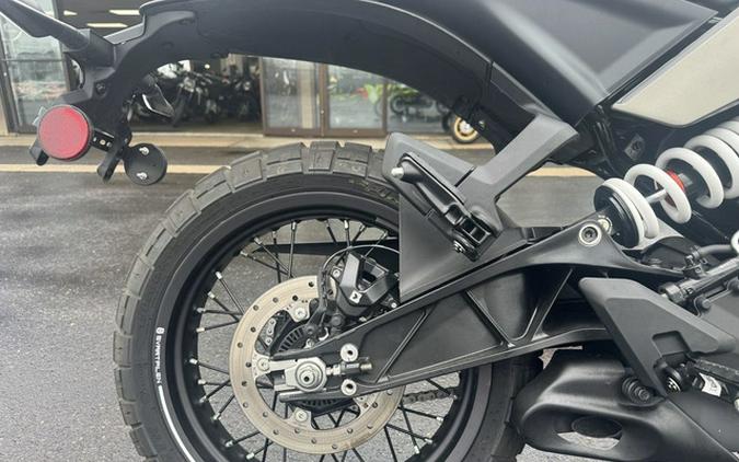 2024 Husqvarna SVARTPILEN 401