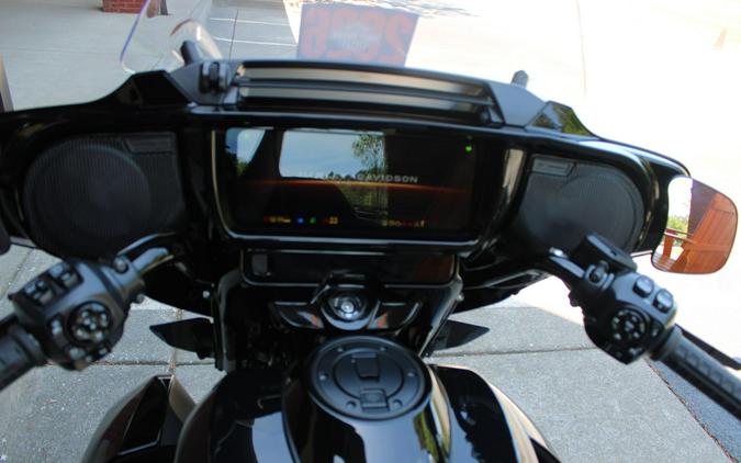 2026 Harley-Davidson® Road Glide 3 Vivid Black Black Trim