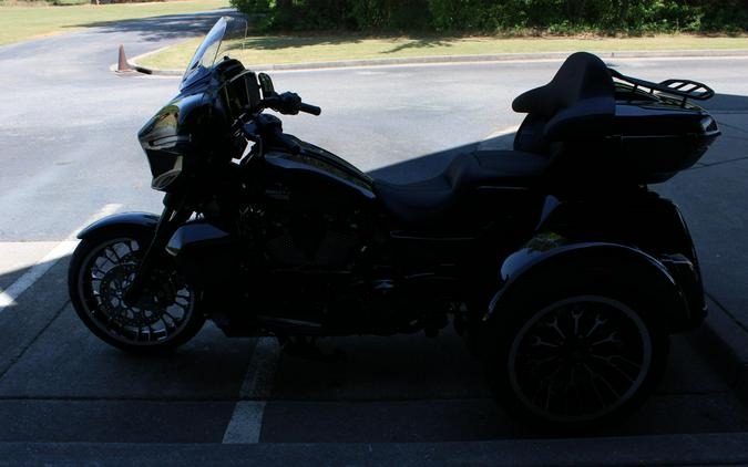 2026 Harley-Davidson® Road Glide 3 Vivid Black Black Trim