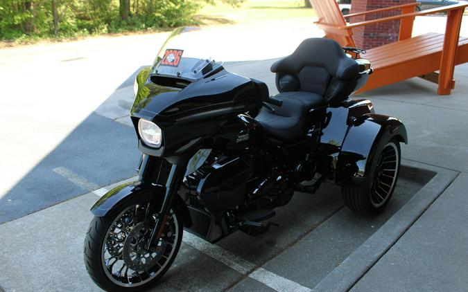 2026 Harley-Davidson® Road Glide 3 Vivid Black Black Trim