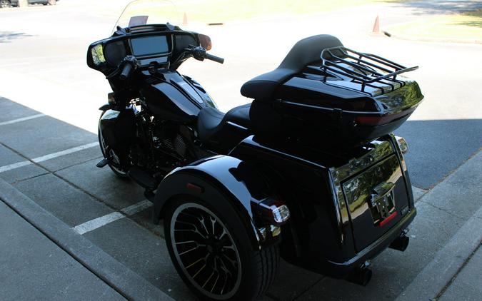 2026 Harley-Davidson® Road Glide 3 Vivid Black Black Trim