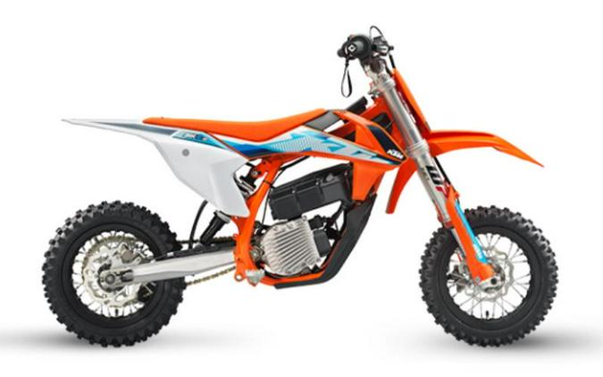 2023 KTM SX-E 3 First Look [Just In Time For Christmas]